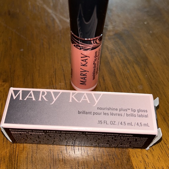 🎊🎉 2 For $22 Or $12 Each MK Sun Blossoms Lip Gloss - Picture 2 of 2